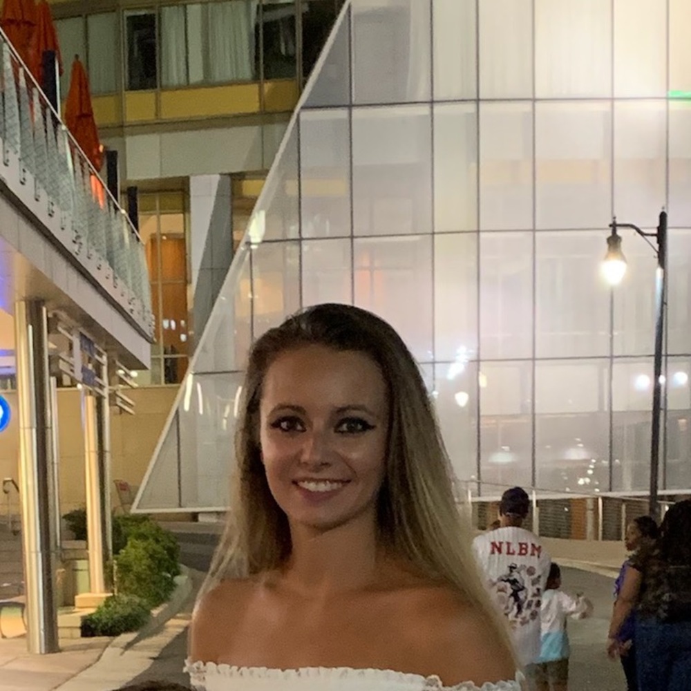 Meet your Posher, Alexis